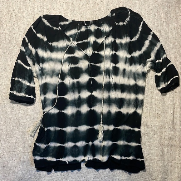 Dark Navy & White Tie-Dye Tassel V-Neck Top - Picture 1 of 2